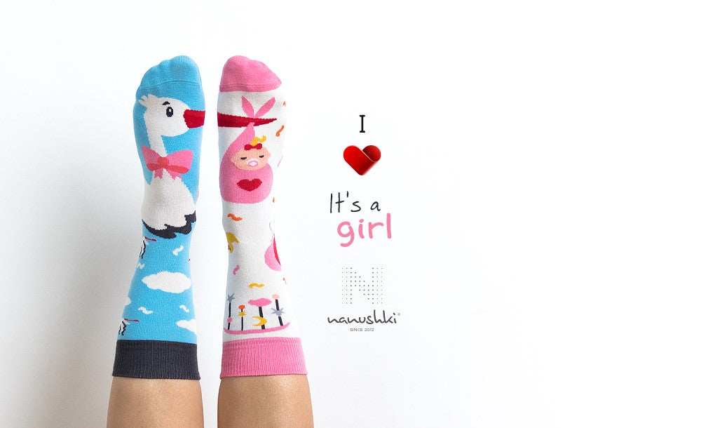 Baby Socken, Geschenkidee für werdende Eltern, Geschenkidee für Hebamme und weitere Motivsocken auf Sockeläuft.de