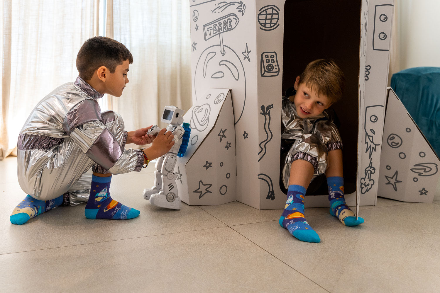 Astronauten Kindersocken, Motivsocken für Kinder, bunte Socken für Jungs und Mädchen auf Sockeläuft.de