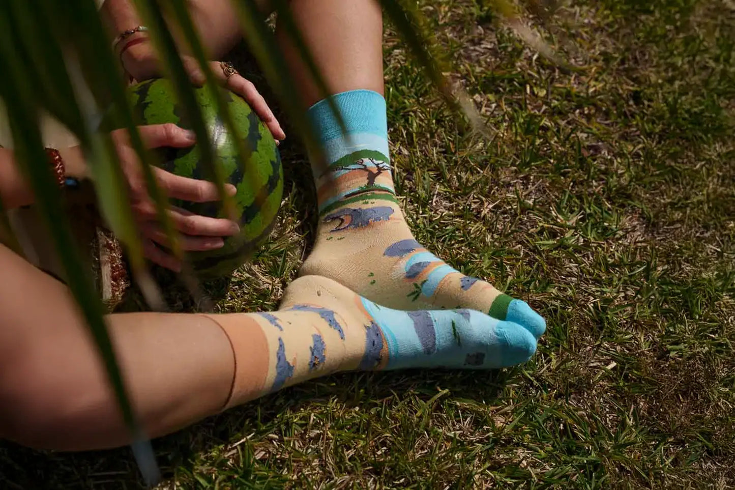 Nilpferd Socken, Motivsocken, bunte Socken, Geschenkidee für Naturfreunde.