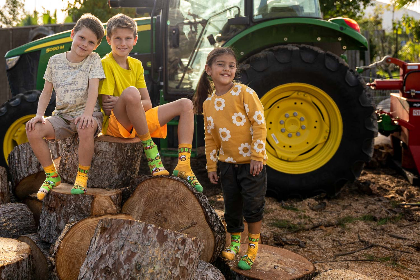 Traktor Kindersocken, Motivsocken für Kinder, Geschenkidee für Jungs und Mädchen.